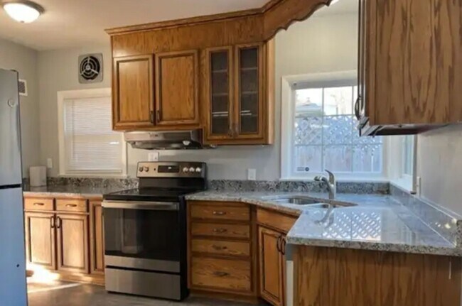 Building Photo - Three Bedroom Home Available Now!