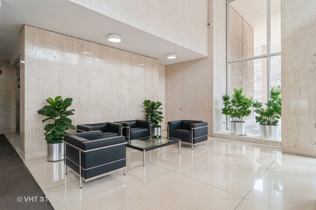 Foto del edificio - 70 W Burton Pl