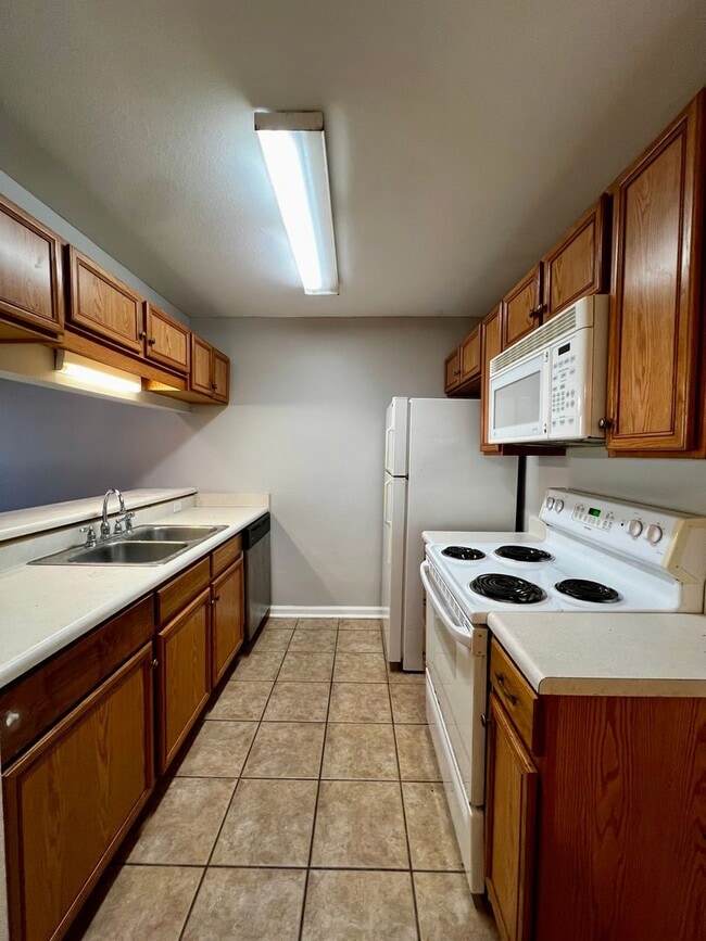 Building Photo - 2738 W Tharpe St