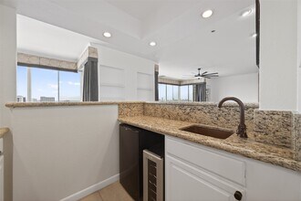 Building Photo - 2016 Main St