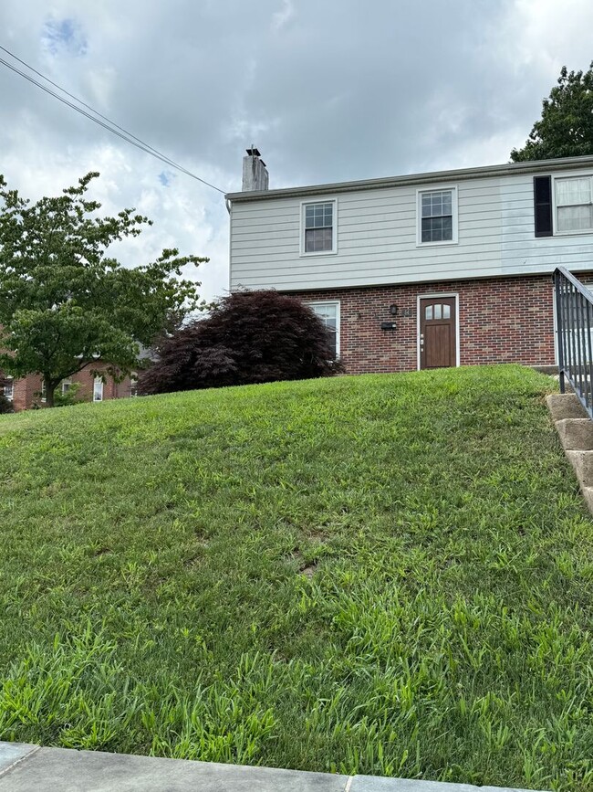Building Photo - 3 Bd/1.5 Bath Twin Home in Perkasie Boro