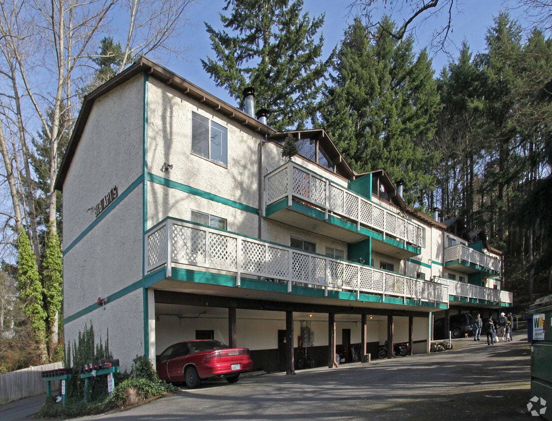Primary Photo - B & B Apartments