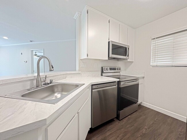 Building Photo - Modern 2BD/2BA Apartment in Peaceful Miram...
