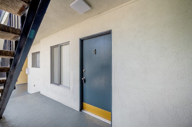 Building Photo - 1025 E Lomita Ave