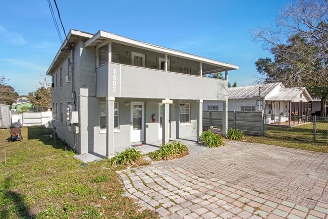 Building Photo - 1002 Avenue E