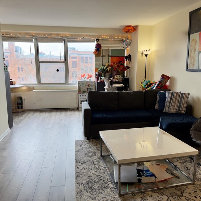 Building Photo - 225 St Pauls Ave