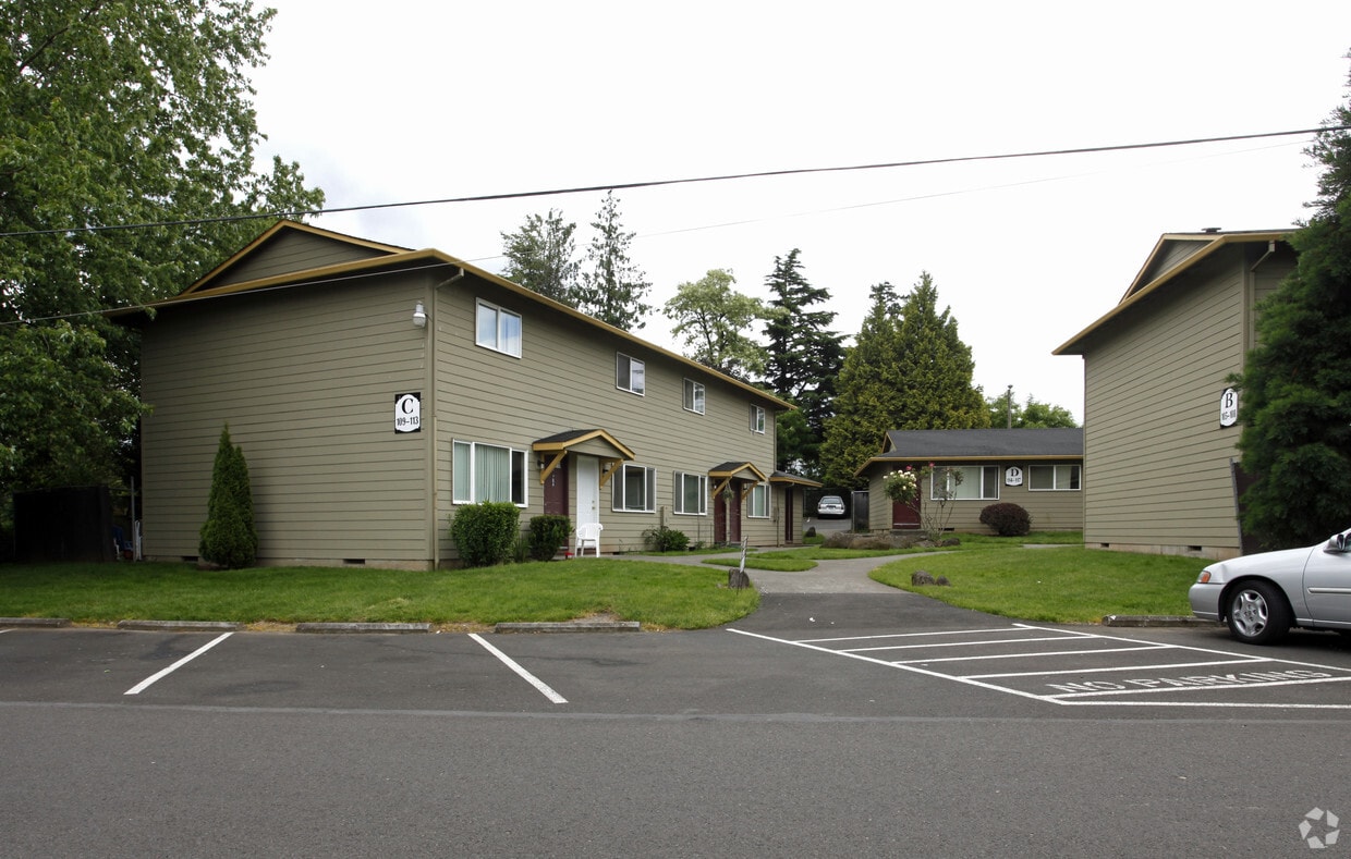 Primary Photo - Lincoln Court Apartments