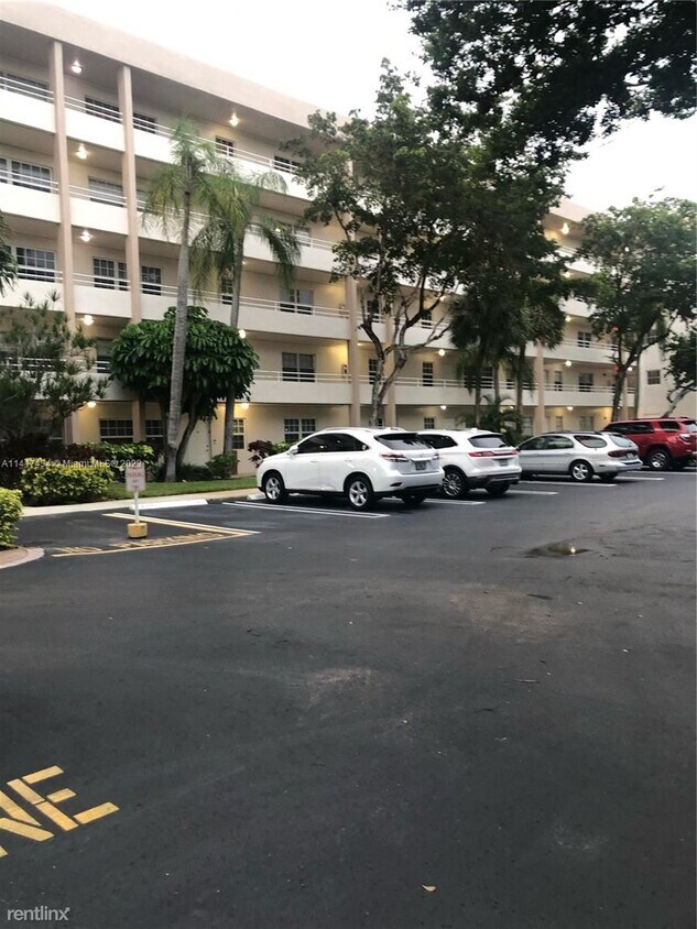Foto del edificio - 3 br, 2.5 bath Condo - 3970 Oaks Clubhouse...