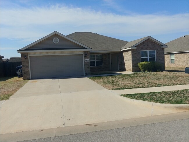 Building Photo - Beautiful Home!