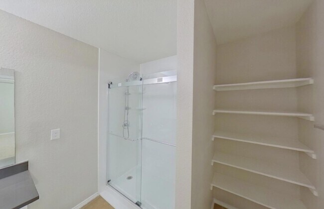 Foto del edificio - MOVE IN READY