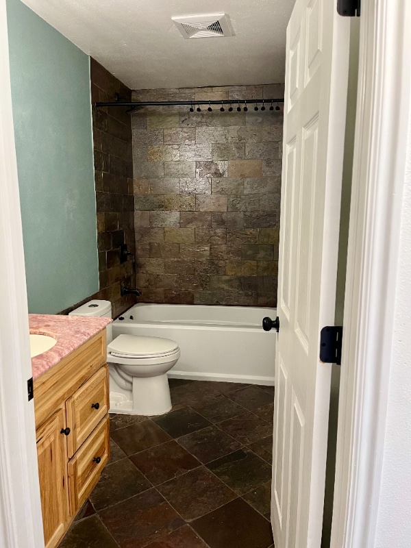 Building Photo - 742 150 S