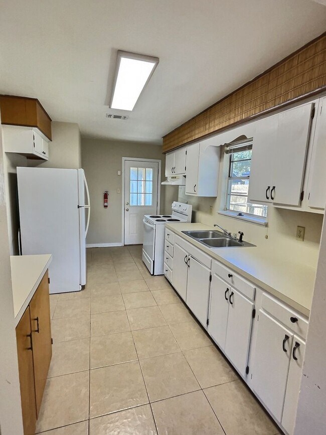 Foto del edificio - Ocean Springs School District & Golf Cart District – 3BR/1BA