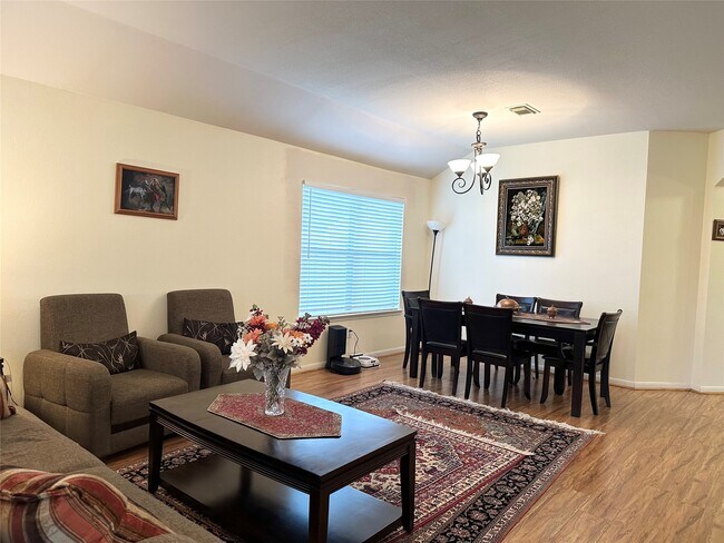 Foto del edificio - 2211 Winding Hollow Dr