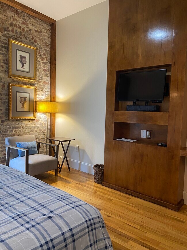 Foto del edificio - 1408 Washington St