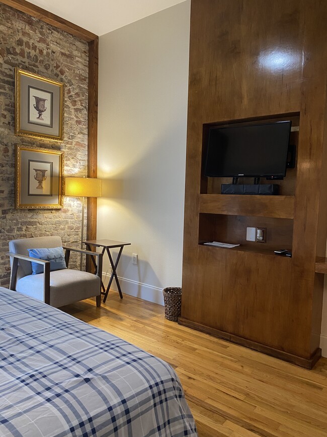 Building Photo - 1408 Washington St