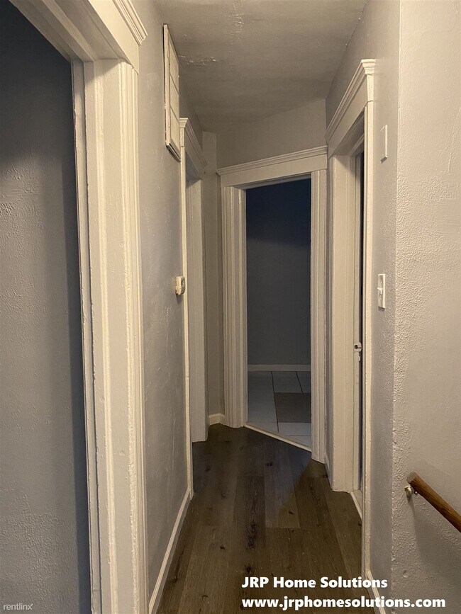 Building Photo - 2 br, 1 bath Duplex - 1106 W Michigan Ave ...