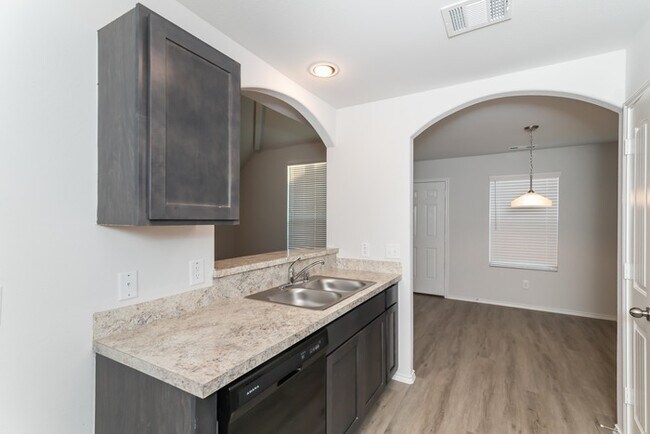 Building Photo - Imperial Heights - 22006 Grand Majestic Dr...