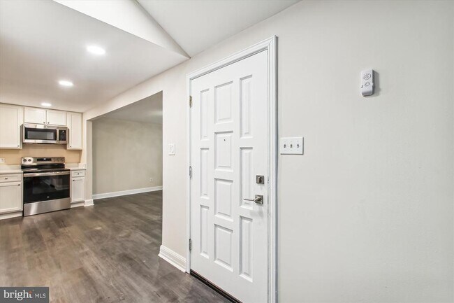 Foto del edificio - 803 Congressional Ct