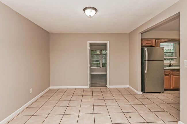 Building Photo - 344 Crestwood Ave