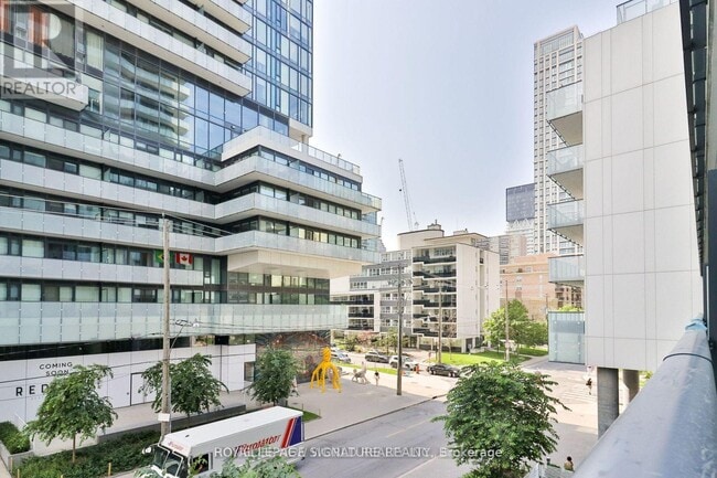Building Photo - 185 Roehampton Ave