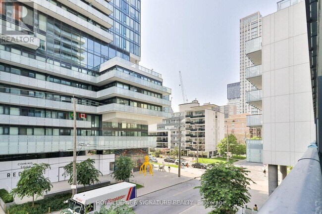 Photo du bâtiment - 185 Roehampton Ave