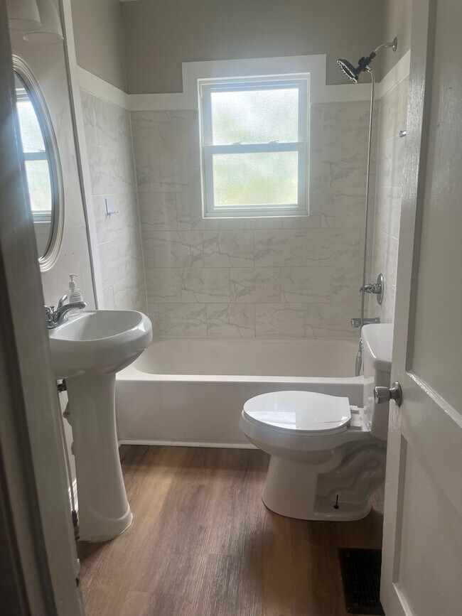 Building Photo - Your New Home Awaits!