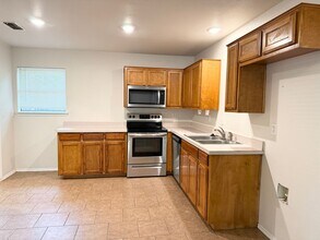 Building Photo - 129 Stewart Bend Ct