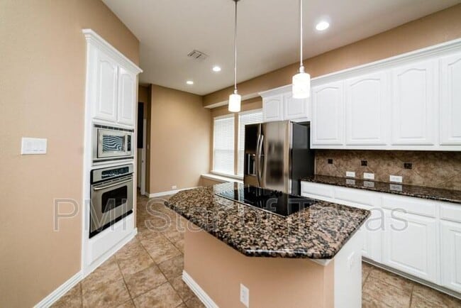 Building Photo - 4713 Newbridge Dr