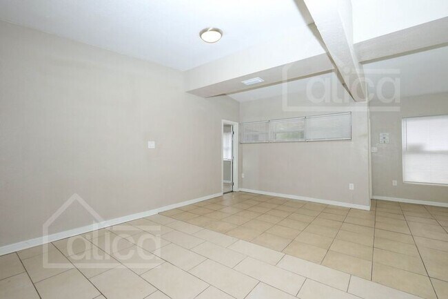 Building Photo - 2108 Emeralda Rd