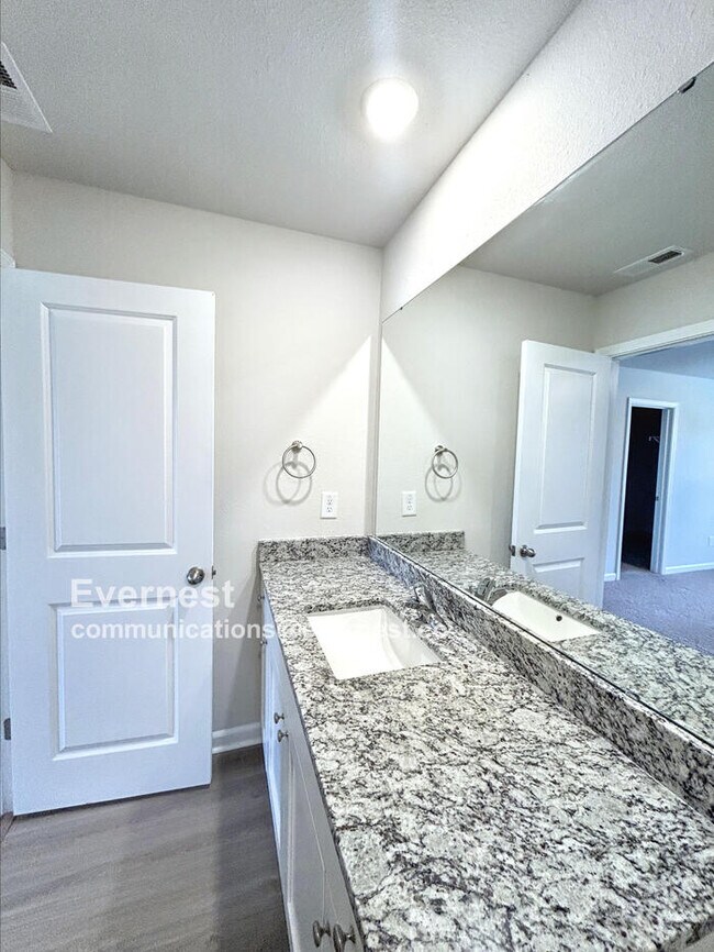 Foto del edificio - 2164 Willow Gln Dr