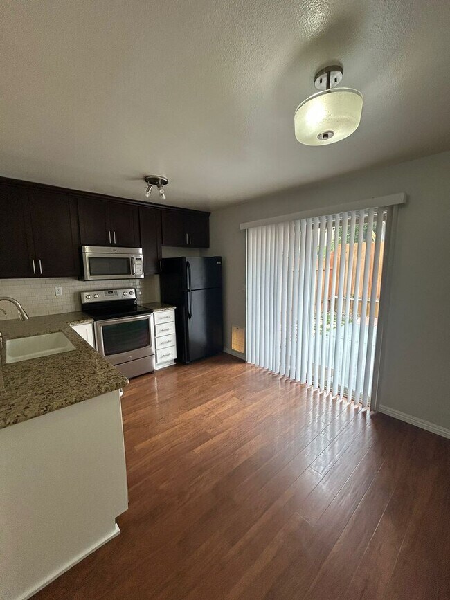 Foto del edificio - Upgraded, single story 2 bedroom Condo! La...