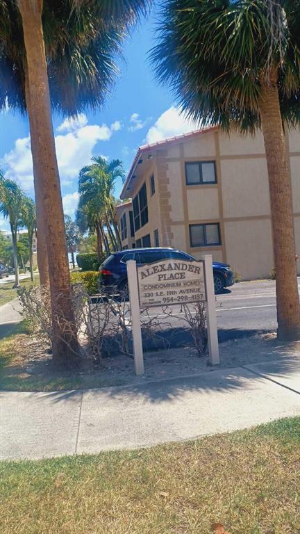 Foto del edificio - 330 SE 19th Ave