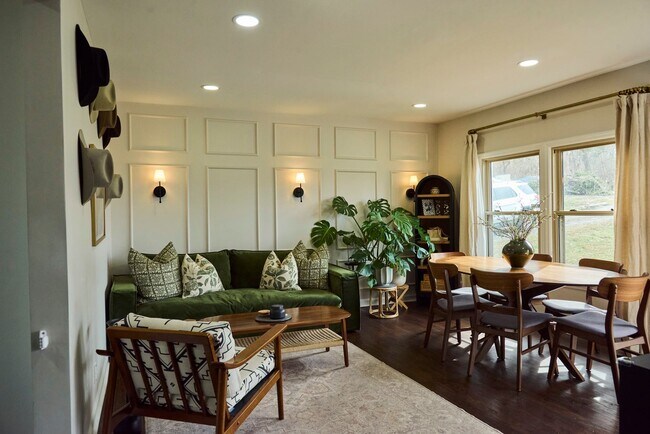 Foto del edificio - Welcome home to space, comfort, and thoughtful updates in this beautifully maintained 5-bedroom, ...