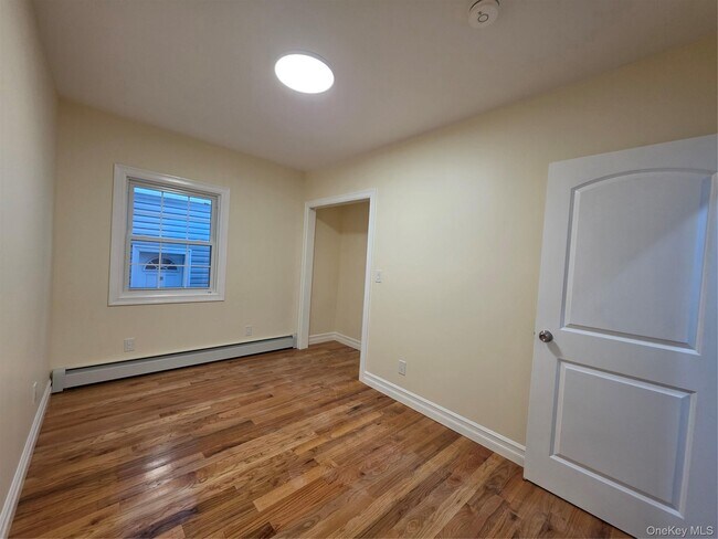 Foto del edificio - 91-12 Park Ln S