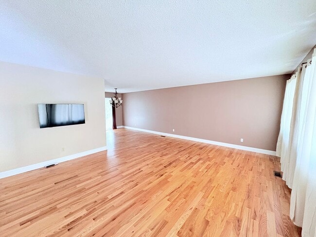 Building Photo - 101 Knight Cir