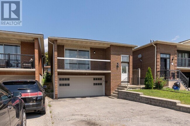 Building Photo - 54 ASHBURN UPPER Crescent
