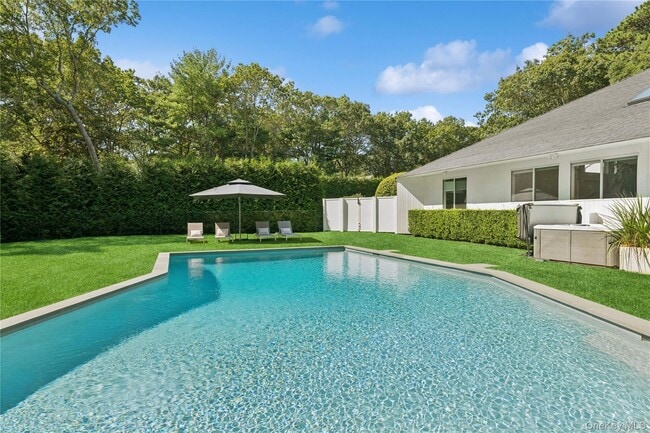 Building Photo - 10 Lakewood Ln