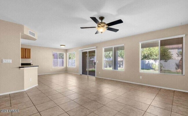 Building Photo - 11817 N 148th Ave