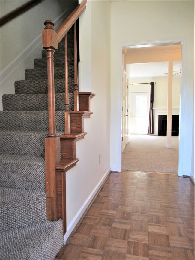Building Photo - Home Available in Birmingham! View with 48 Hours Notice!