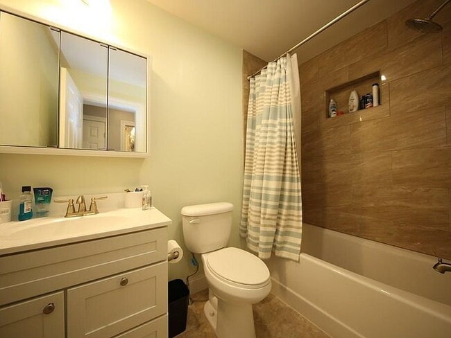 Building Photo - 10 Irma St