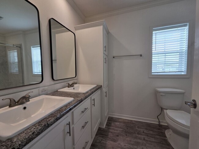 Building Photo - 2879 Canyon Dr