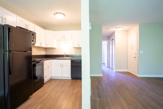 Photo - Inner East Side Updated 1Bdr w/Dishwasher & Off-Street Parking! Apartment