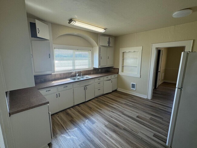 Foto del edificio - 4 Bedroom in Rural Junction City