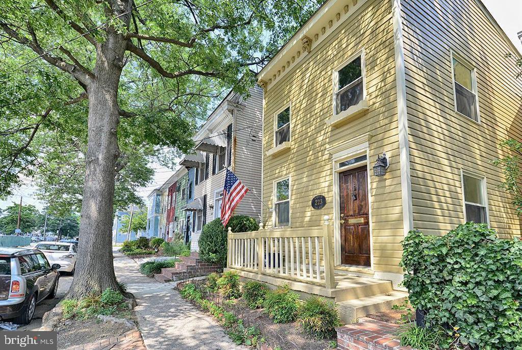 Primary Photo - 223 N West St