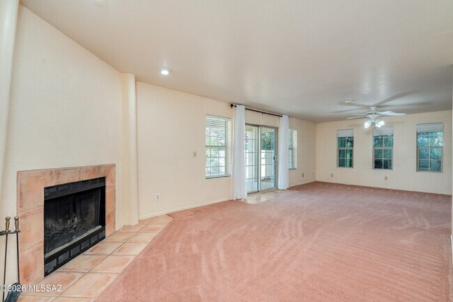 Foto del edificio - 8449 E Agape Dr