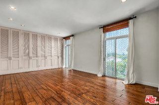 Building Photo - 1333 S Beverly Glen Blvd