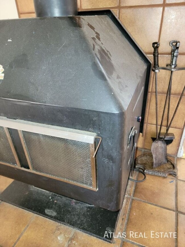 Building Photo - 406 Columbia Rd