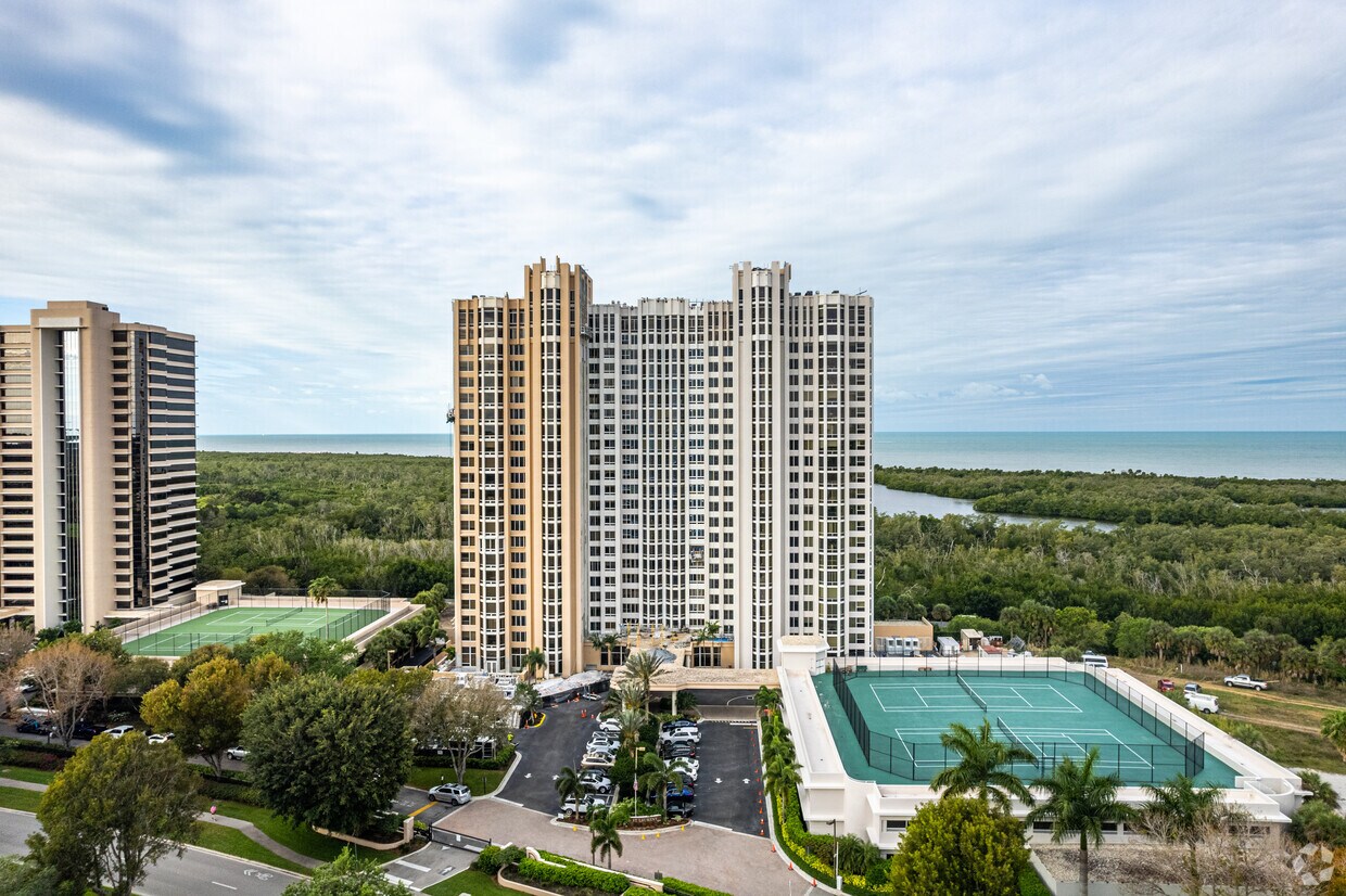 Building Photo - St. Laurent at Waterpark Place Condos