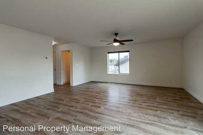 Building Photo - 3 br, 2.5 bath House - 5005 NE 29th Ave