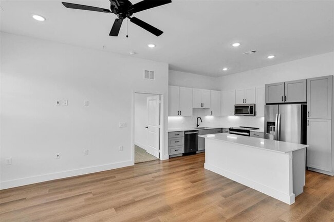 Building Photo - 1406A Forward Dr